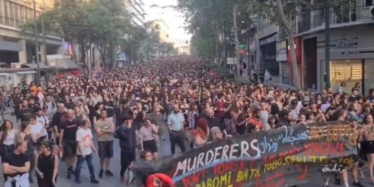 Yunanistan’da tekne faciası sonrası halk sokağa döküldü