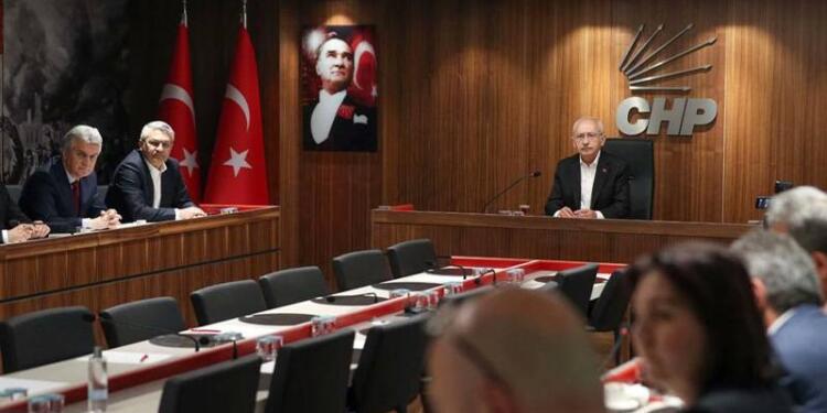 CHP’de kritik toplantı sona erdi: Tüm MYK üyeleri istifa etti