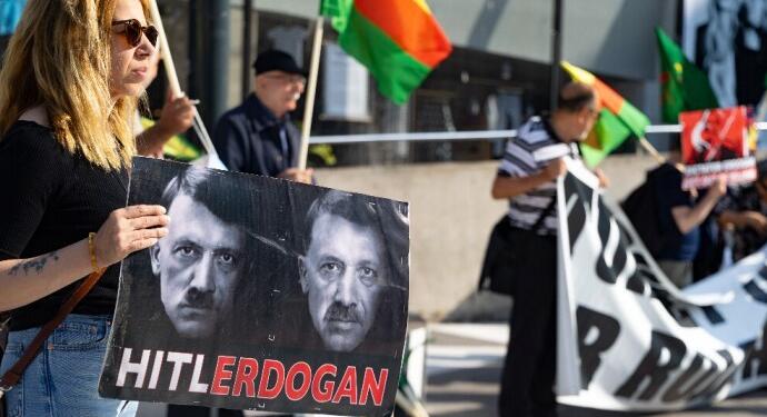 Kopenhag ve Stockholm’da Rojava’ya saldırılar protesto edildi