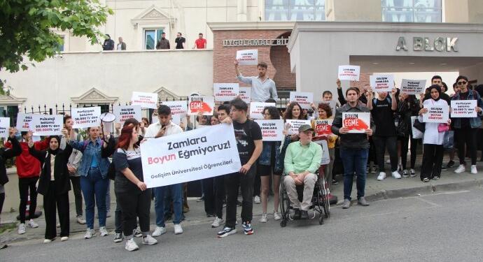 Öğrencilerden eğitim ücretine yüzde yüzlük zamma protesto