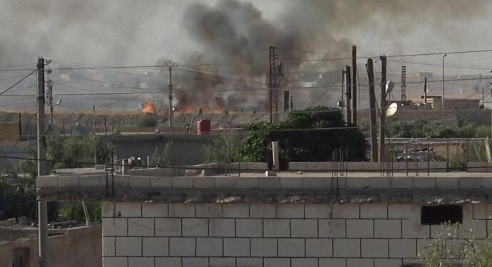 Eyn Îsa’da saldırı sonrası arazilerde yangın çıktı