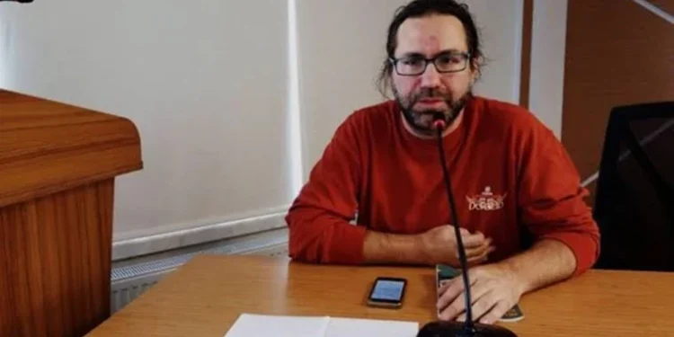 Barış Bildirisi imzacısı Özinanır yeniden görevinden uzaklaştırıldı