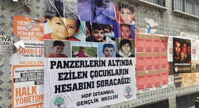 Kolluk tarafından katledilen çocuklar için afişli tepki