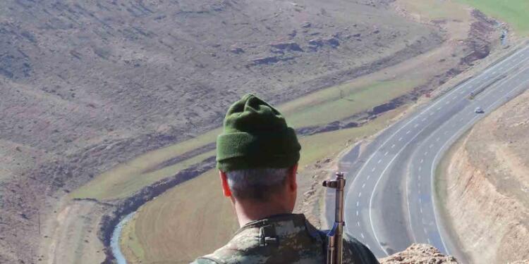 Evinde patlayıcı madde bulunan korucu tutuklandı