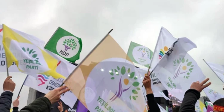 Yeşil Sol Parti: Hukuksuz tutuklanan Merdan Yanardağ serbest bırakılsın