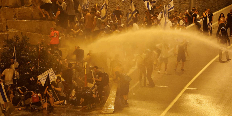 İsrail’de ‘yargı reformuna’ karşı protestolarda 161 üst düzey subay istifa etti