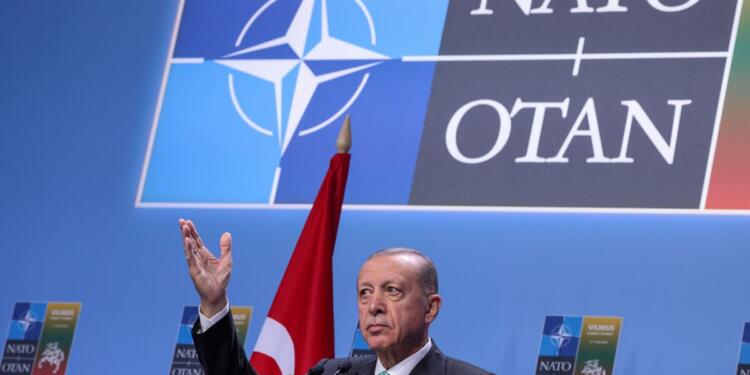 ‘Türkiye İsveç’in NATO üyeliği için adımlarını hızlandırıyor’