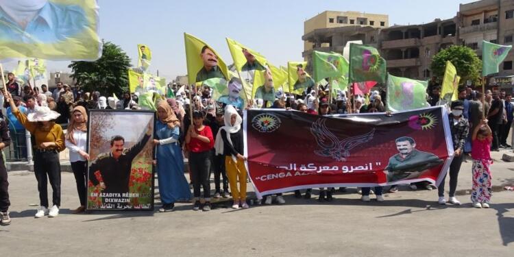 Reqa’da tecride karşı yüzlerce kişi yürüyüş düzenledi