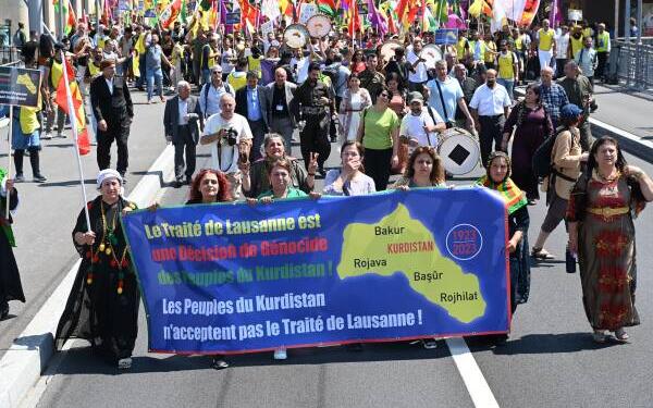 Binlerce Kürt Lozan’da yürüdü: 100 yıldır sömürü altındayız, artık kabul etmiyoruz