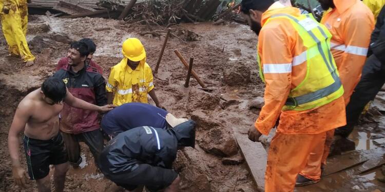 Hindistan’da heyalan: 27 ölü, 57 kişi ise kayıp