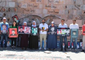 Kayıp yakınları Aras ve Ay’ın akıbetini sordu