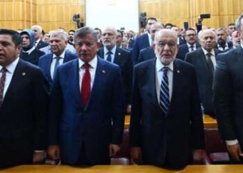 Karamollaoğlu ve Davutoğlu ortak grup toplantısı yaptı