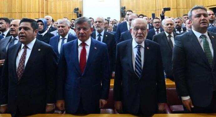 Karamollaoğlu ve Davutoğlu ortak grup toplantısı yaptı
