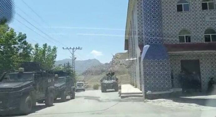 Kayyum cumaya gidecek diye cemaat kimlik kontrolünden geçirildi, cami ablukaya alındı