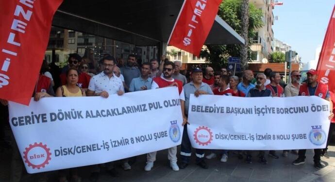 Karşıyaka Belediyesi’nde işçiler maaşları için eylem yaptı