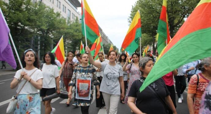 Avrupa kentlerinde tecrit protesto edildi