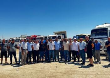 Mersin’de kamyon sürücüleri iş bıraktı