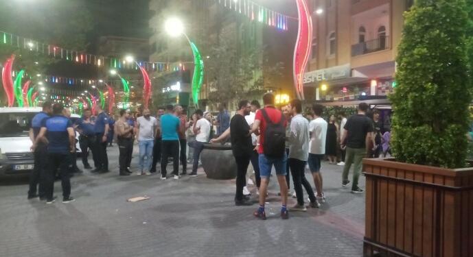 Amed’de Kürtçe konseri engelleme girişimi