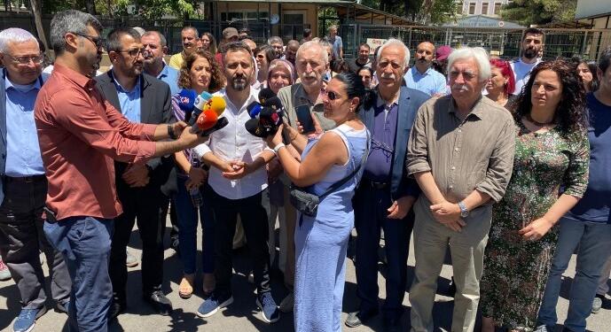 Gazetecilik örgütlerinden adliye önünde açıklama: Utanç verici