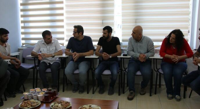 Tahliye olan gazetecilere dayanışma ziyareti: Halkın sesi oldular