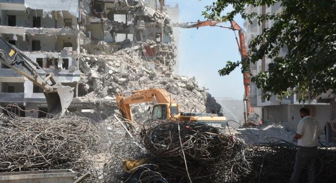 Amed’de riskli yapılar önlem alınmadan yıkılıyor: Asbest tehlikesi var