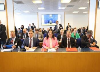 Torba kanunlar komisyondan geçti