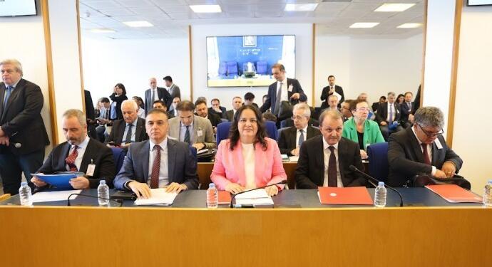 Torba kanunlar komisyondan geçti