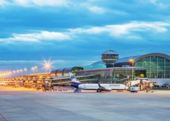 İzmir Havalimanı’nda uçuşlara yangın engeli