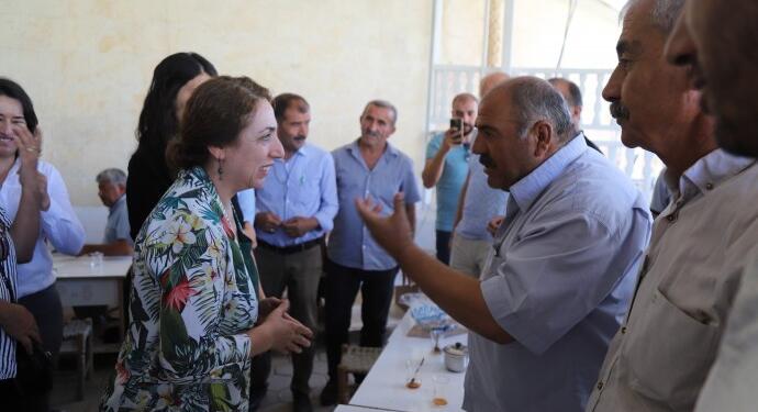 Yeşil Sol Parti milletvekilleri Mêrdin’de çiftçi ve esnafı ziyaret etti