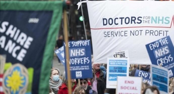 İngiltere’de doktorlar 50 yıl sonra grevde