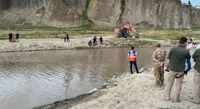 Murat Nehri’ne giren çocuk hayatını kaybetti