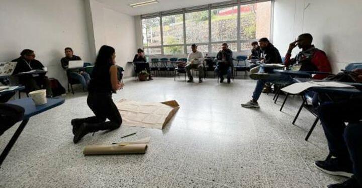 Kolombiya’da Kurdistan deneyimi tartışıldı