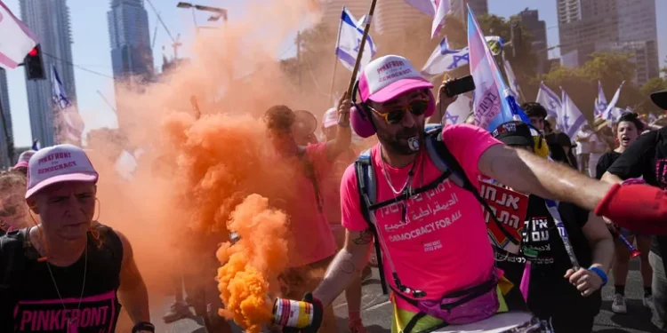 İsrail’de protestocular yargı reformuna karşı yolları kapattı