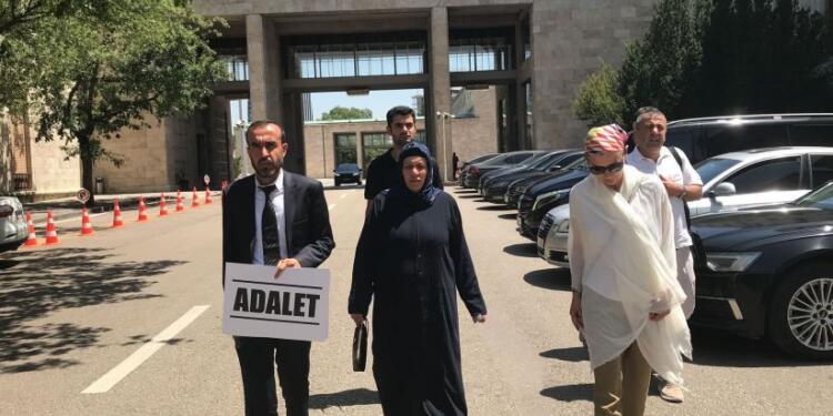 Meclis’te yürüyüşleri engellenen Şenyaşar ailesi oturma eylemine başladı