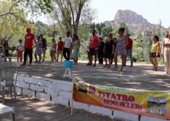 Uluslararası Dionysos Tiyatro Şenliği engel tanımadı