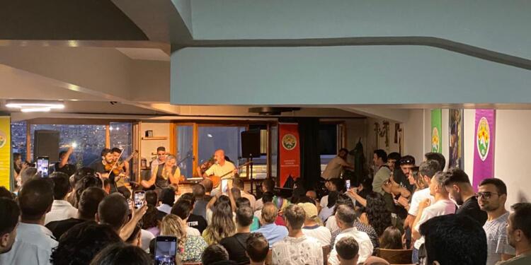 MKM konserinde salon taştı