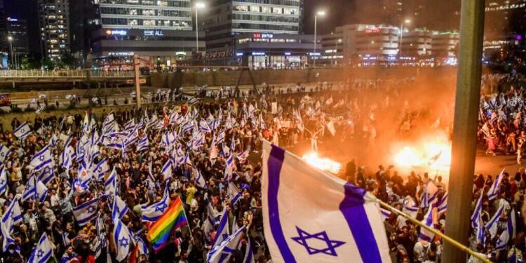 İsrail’de halk yeniden sokaklara çıktı