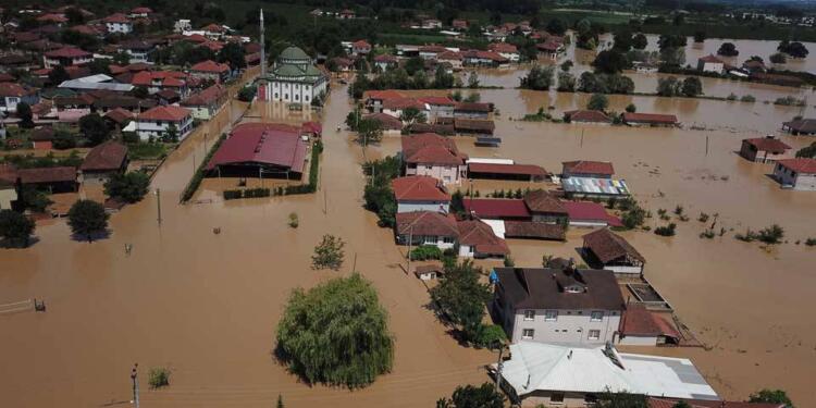 Karadeniz de sağanak yağış:  Bir kişi selde kayboldu