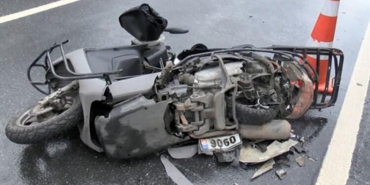 Moto kuryeye çarpan polis, tutanağı aracını sigortalattıktan sonra tuttu!