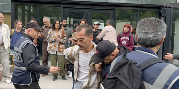 Adana’da gözaltına alınan 18 kişi serbest bırakıldı