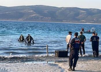 Salda Gölü’ne giren çocuk hayatını kaybetti