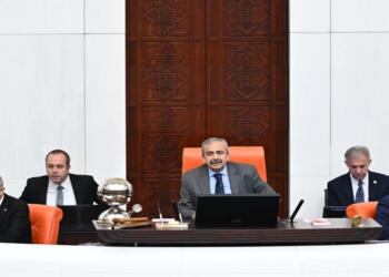 Sırrı Süreyya Önder başkanlık ettiği maaş zammı görüşülmeleri ertelendi