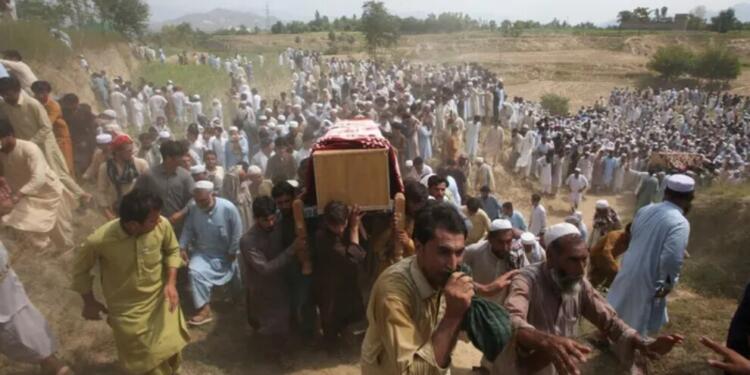 Pakistan’da 56 kişinin öldüğü saldırıyı DAİŞ üstlendi