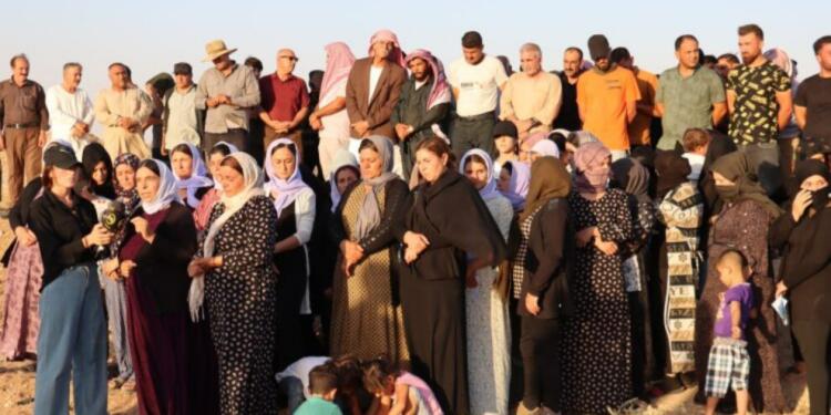 Şengalliler toplu mezarları ziyaret etti