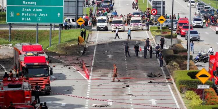 Malezya’da uçak kazası: 10 ölü