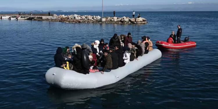 Midilli açıklarında göçmen teknesi battı: 4 kişi yaşamını yitirdi