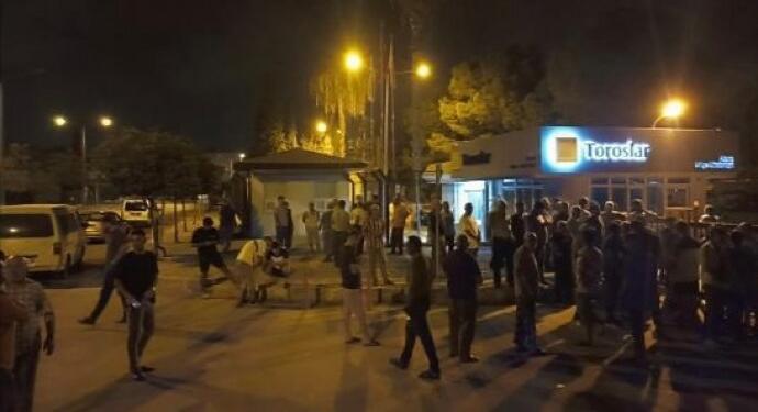 Adana’da elektrik kesintileri protesto edildi