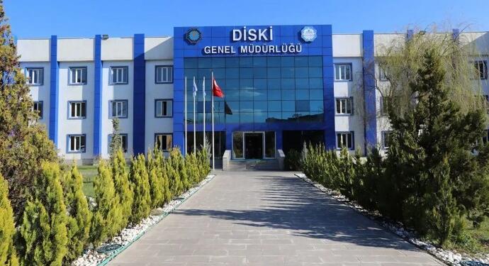 Kayyum iş yerlerinin önünün yıkanmasını yasakladı