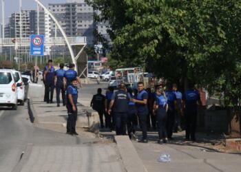 Fabrika Mahallesi sakinleri yıkım ekiplerini mahalleden kovdu