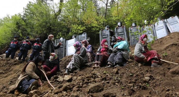 Kadınlar yaşam alanları için her yerde direniyor